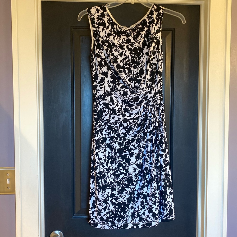 White House Black Market side rouched knee length straight dress